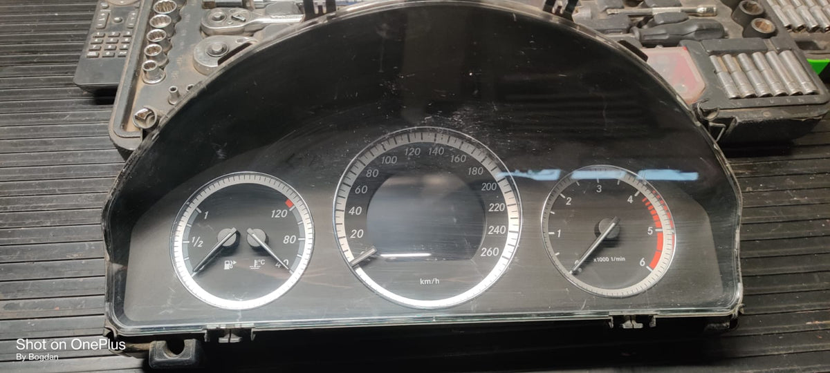 Ceas bord pentru Mercedes Benz W204